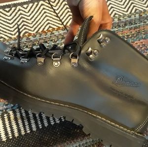Danner boots never worn